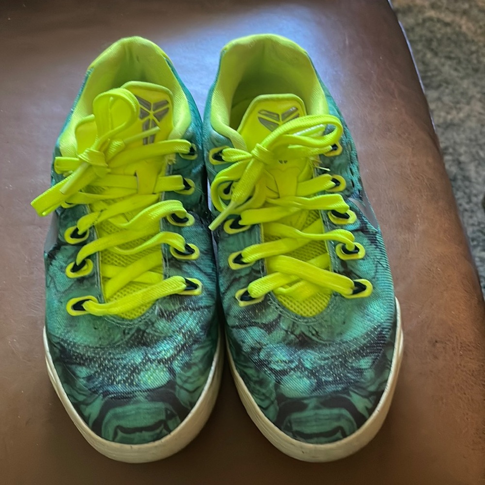 Kobe 9 Easter’s size 4